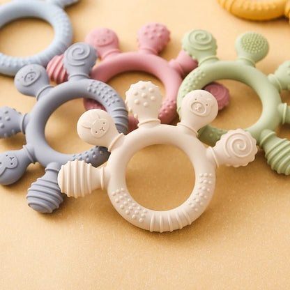Anneau de dentition bébé en silicone alimentaire – Jouet sensoriel doux, soulage les gencives et favorise l’éveil - Nid’Éveil