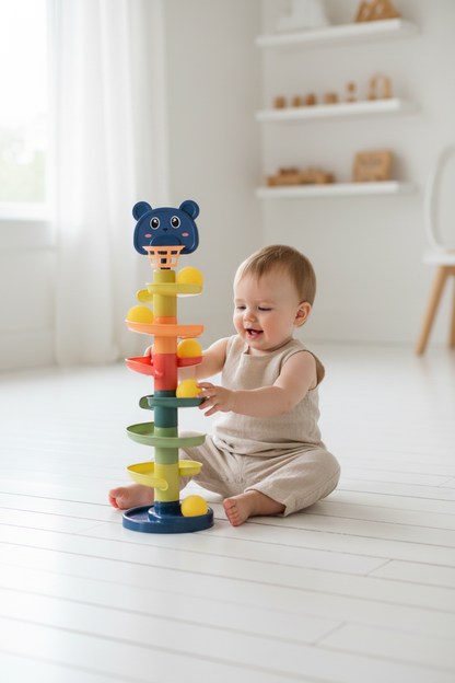 Enfant jouant avec circuit à balles Montessori 7 niveaux - Tour à balles 45cm Nid'Éveil"