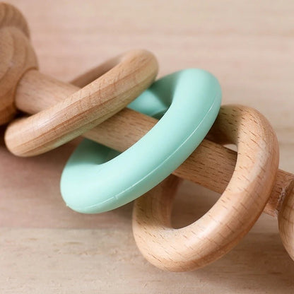Hochet en bois de hêtre et silicone – Anneau de dentition bébé, jouet Montessori sensoriel - Nid’Éveil