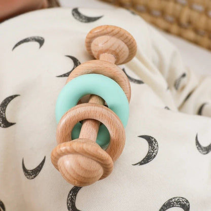 Hochet en bois de hêtre et silicone – Anneau de dentition bébé, jouet Montessori sensoriel - Nid’Éveil