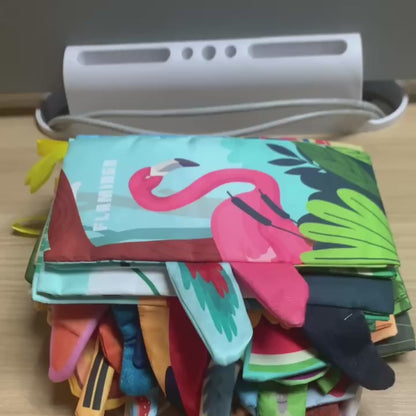 Démonstration livre sensoriel bébé - papier froissé et éléments 3D en action